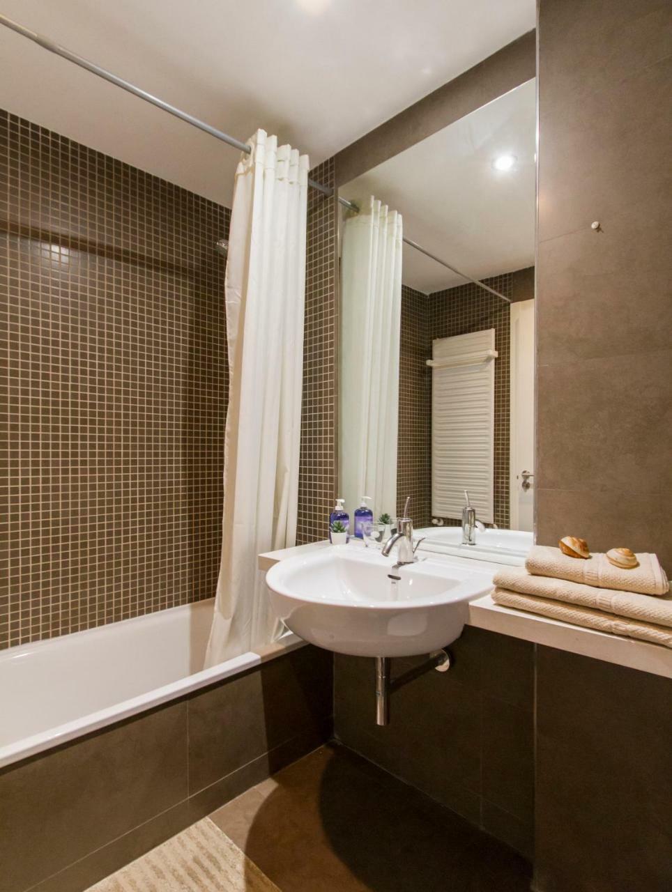 Luminoso, Moderno Y Amplio En Madrid Rio I Parking Apartment Exterior photo